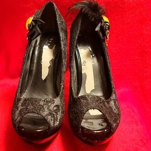 2 LipsToo 4" black lace peep toe pumps